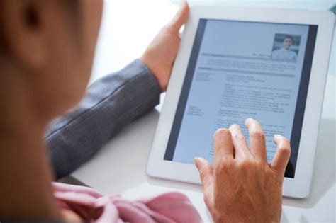 How to Write A Resume for Online Submission .